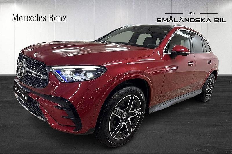 Röd Ny 2026 Mercedes GLC300e Advanced SUV | 816 750 kr - Bild 1/4