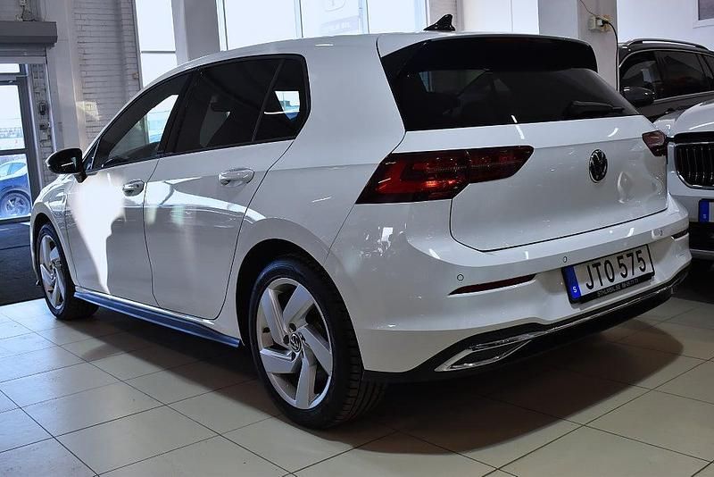 Begagnad VW Golf VIII GTE 245 HK (180 kW) 2020 Vit Halvkombi
