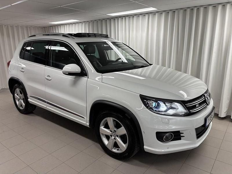 Vit Begagnad 2015 VW Tiguan R-line SUV | 135 000 kr (Marknadspris) - Bild 1/4
