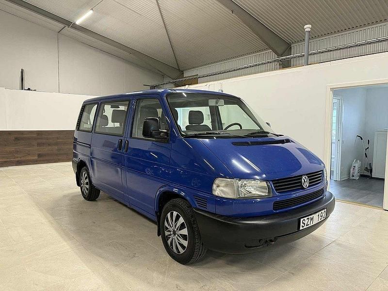 Blå Begagnad 2001 VW Caravelle Minibuss | 69 500 kr - Bild 1/4