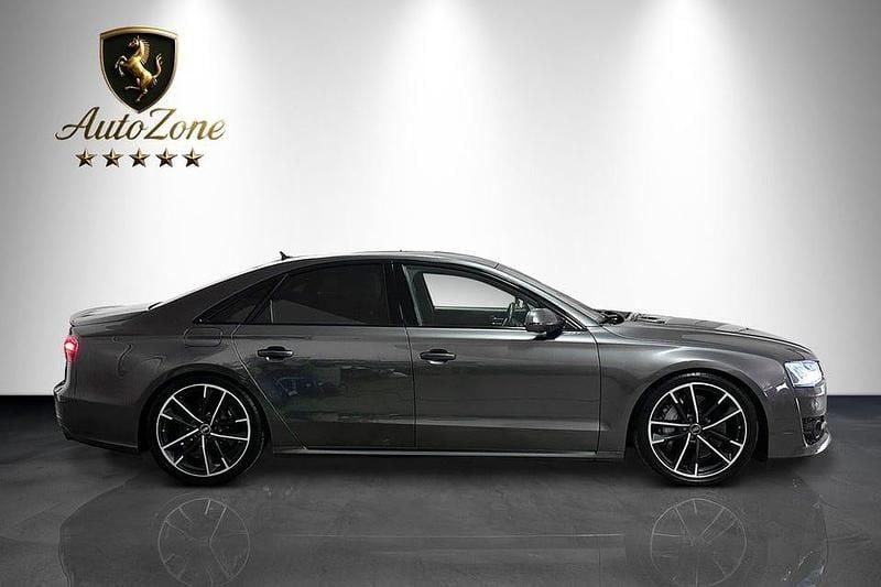 Begagnad Audi S8 plus 605 HK (444 kW) 2017 Grå Sedan
