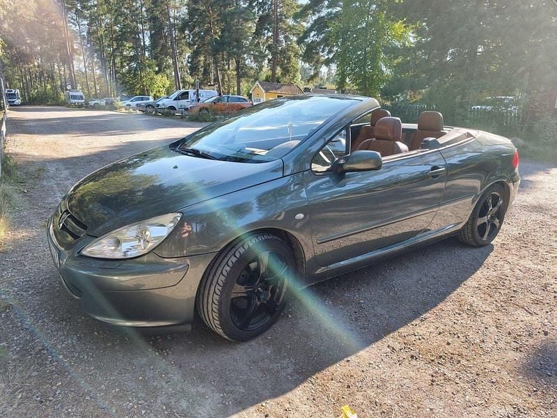 Grå Begagnad 2004 Peugeot 307 CC Cab | 45 000 kr (Dyr) - Bild 1/4