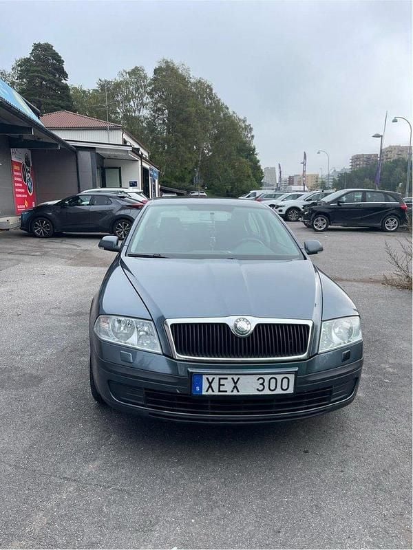 Grå Begagnad 2006 Skoda Octavia Halvkombi | 50 000 kr (Dyr) - Bild 1/4