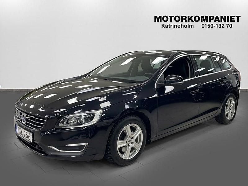 Svart Begagnad 2015 Volvo V60 Momentum Kombi | 164 900 kr (Marknadspris) - Bild 1/4