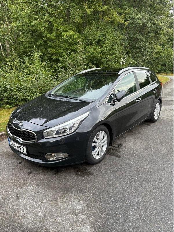 Svart Begagnad 2015 Kia Ceed Sportswagon Comfort Kombi | 99 999 kr (Lite dyr) - Bild 1/4