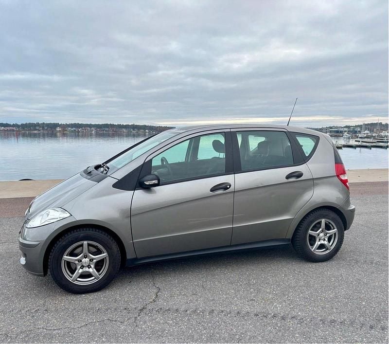 Grå Begagnad 2007 Mercedes A170 Halvkombi | 45 000 kr (Marknadspris) - Bild 1/4