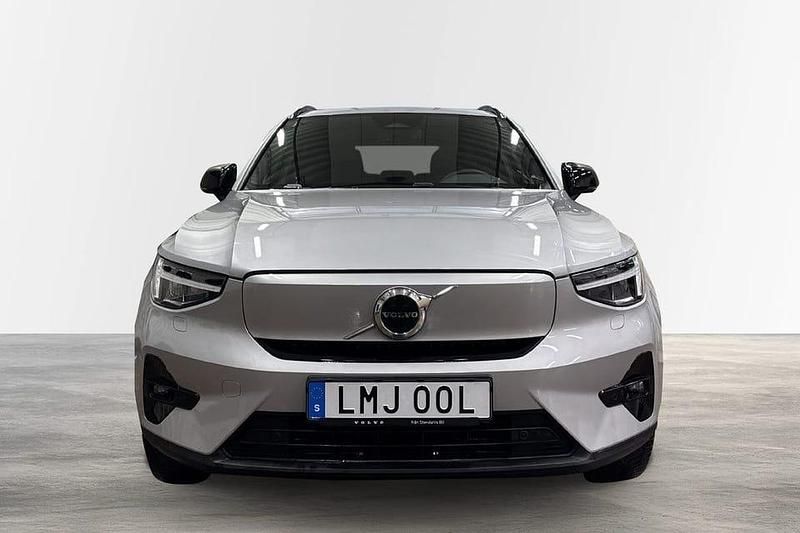 Begagnad Volvo XC40 Plus 175 kW (238 HK) 2023 Silver SUV