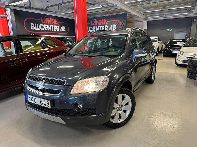 Grå Begagnad 2007 Chevrolet Captiva SUV | 49 900 kr (Marknadspris) - Bild 1/4