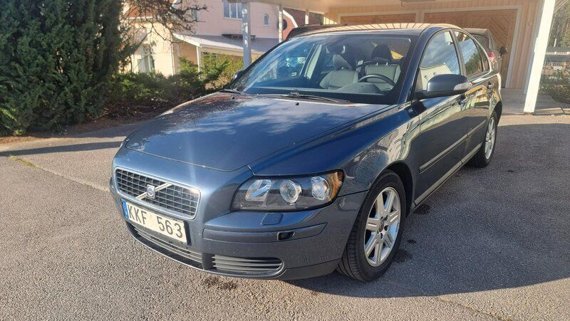 Blå Begagnad 2007 Volvo S40 Kinetic Sedan | 29 000 kr (Marknadspris) - Bild 1/3