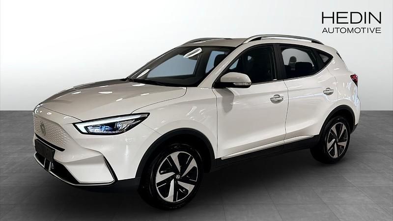 Vit Begagnad 2023 MG ZS Comfort Sedan | 299 900 kr (Lite dyr) - Bild 1/4