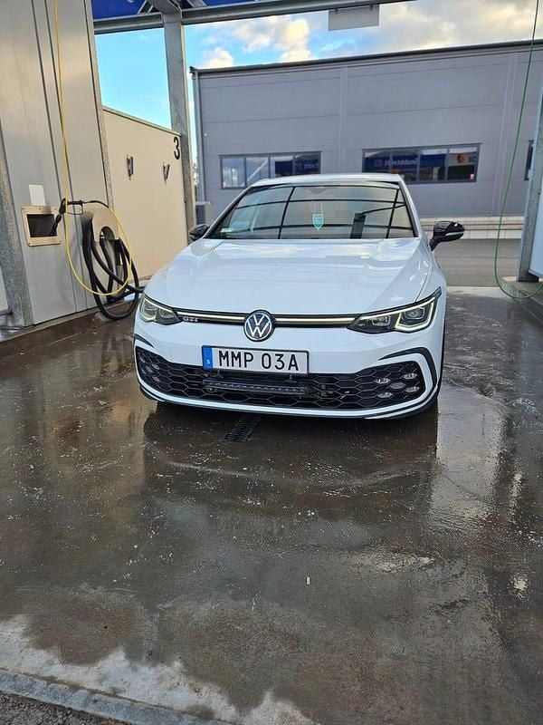 Begagnad VW Golf VIII GTI 245 HK (180 kW) 2023