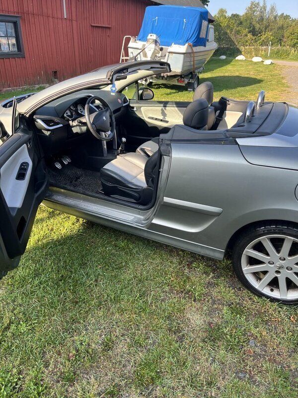 Grå Begagnad 2008 Peugeot 207 CC Cab | 45 000 kr (Marknadspris) - Bild 1/4