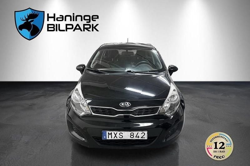 Begagnad Kia Rio 84 HK (61 kW) 2012 Svart Halvkombi