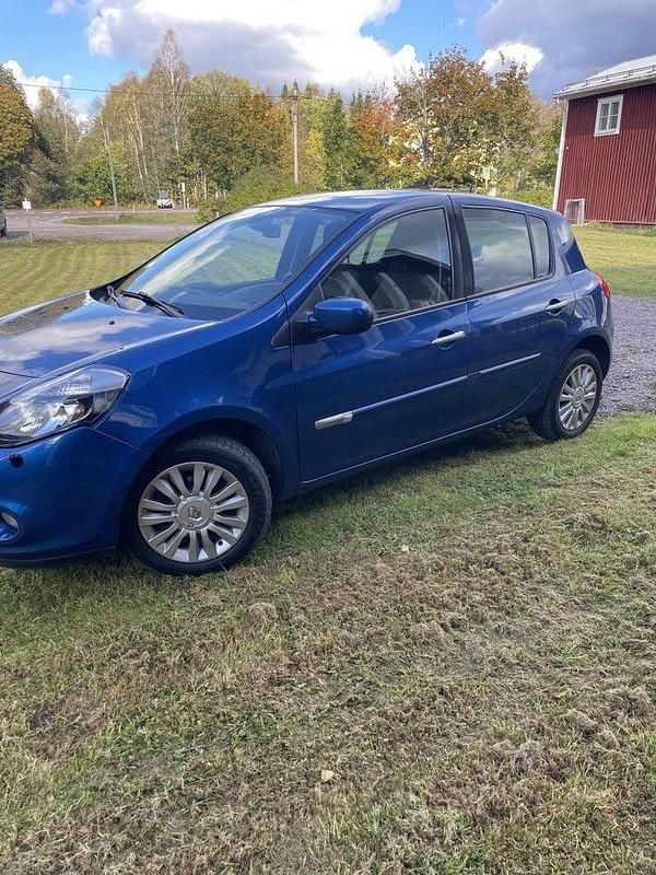 Blå Begagnad 2011 Renault Clio R.S. Halvkombi | 44 500 kr (Marknadspris) - Bild 1/4