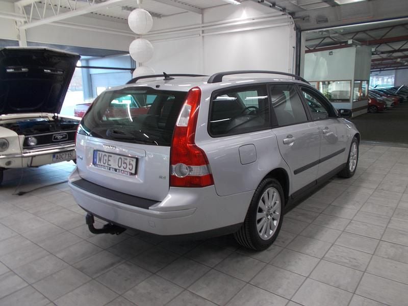 Begagnad Volvo V50 2005 Grå Kombi