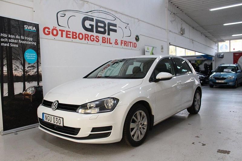 Vit Begagnad 2013 VW Golf VII Halvkombi | 74 900 kr (Marknadspris) - Bild 1/3