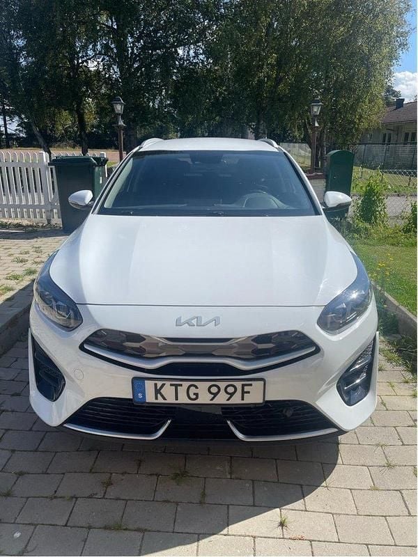 Vit Begagnad 2022 Kia Ceed Sportswagon Advance Kombi | 259 000 kr (Marknadspris) - Bild 1/4