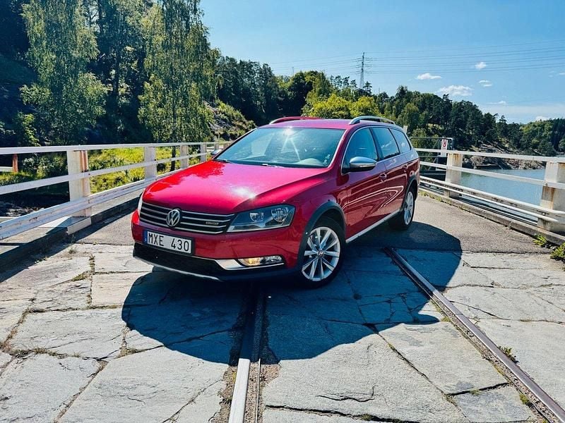 Röd Begagnad 2013 VW Passat Alltrack Kombi | 83 900 kr (Bra pris) - Bild 1/4