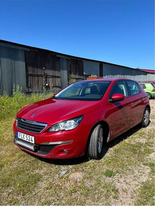 Röd Begagnad 2014 Peugeot 308 Halvkombi | 42 000 kr (Bra pris) - Bild 1/4
