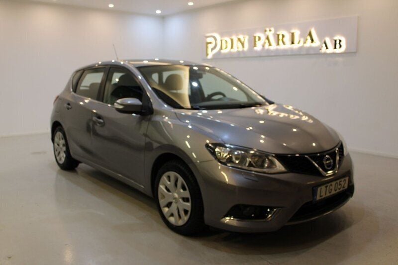 Grå Begagnad 2015 Nissan Pulsar Halvkombi | 54 900 kr (Marknadspris) - Bild 1/4