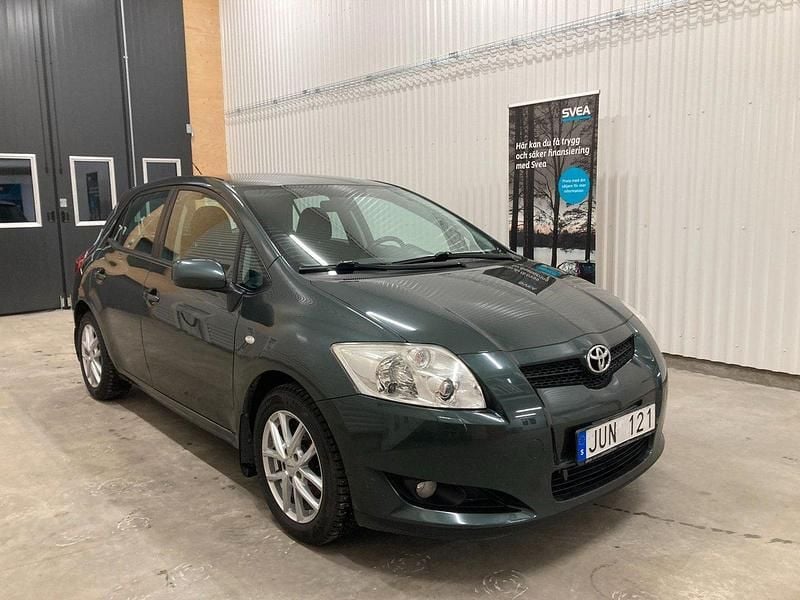 Mörkgrön (grön) Begagnad 2009 Toyota Auris Halvkombi | 64 900 kr (Lite dyr) - Bild 1/4