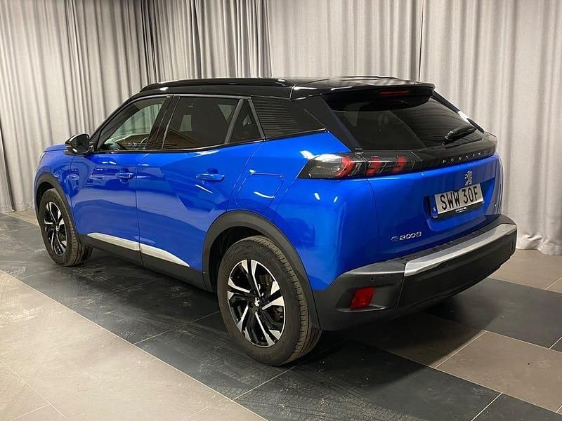 Begagnad Peugeot e-2008 GT 100 kW (136 HK) 2022 Blå SUV