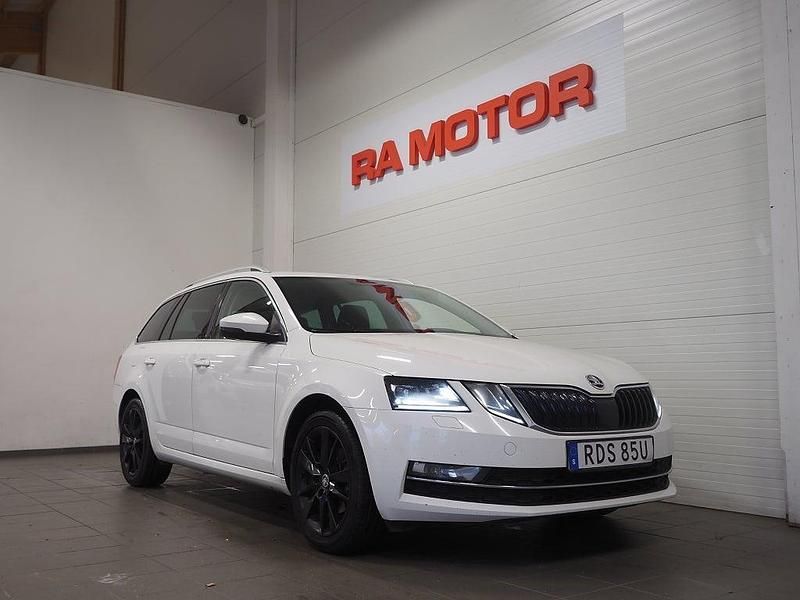 Begagnad Skoda Octavia Style 116 HK (85 kW) 2019 Vit Kombi