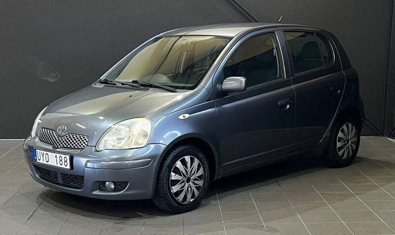 Blå Begagnad 2004 Toyota Yaris Halvkombi | 24 900 kr (Marknadspris) - Bild 1/4