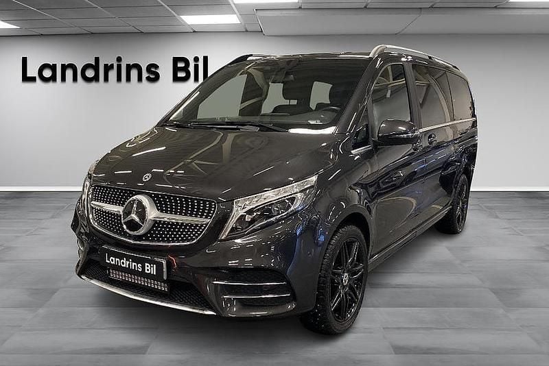 Grå Begagnad 2022 Mercedes V250 Minibuss | 739 000 kr - Bild 1/4
