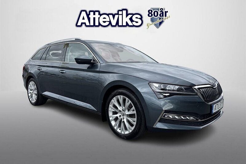 Grå Begagnad 2020 Skoda Superb Style Kombi | 244 900 kr (Superpris) - Bild 1/4