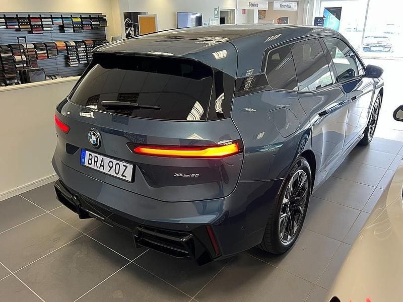 Begagnad BMW iX M Sport 400 kW (544 HK) 2025 Blå SUV