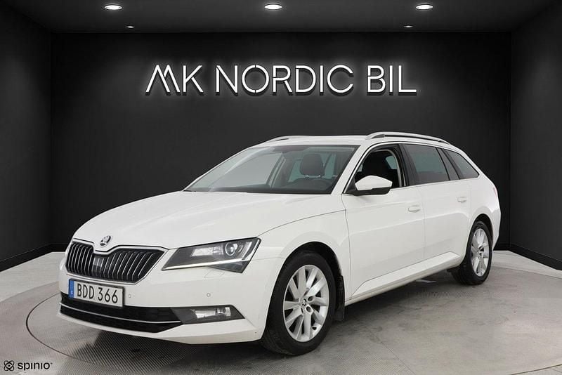 Vit Begagnad 2016 Skoda Superb Style Kombi | 119 900 kr (Marknadspris) - Bild 1/4