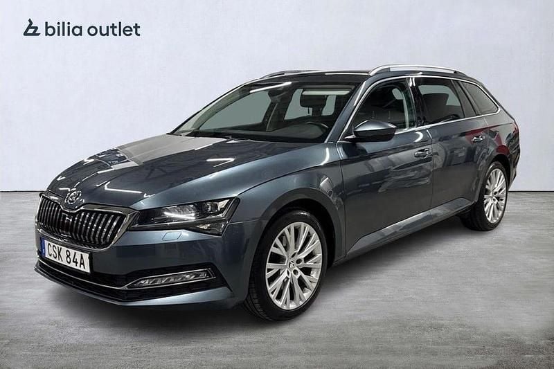 Grå Begagnad 2019 Skoda Superb Business Line Kombi | 199 000 kr (Marknadspris) - Bild 1/4