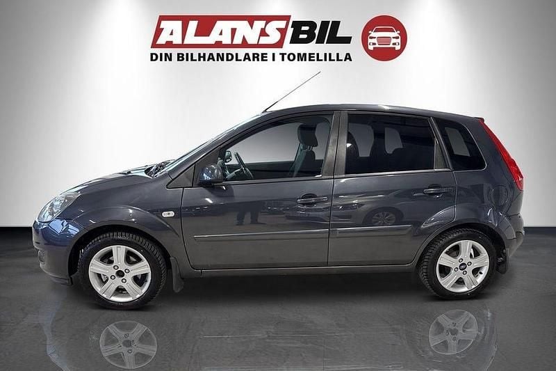 Begagnad Ford Fiesta 80 HK (58 kW) 2007 Grå Halvkombi