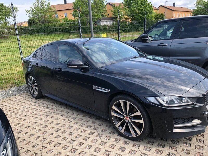 Begagnad Jaguar XE R-Sport 200 HK (147 kW) 2018 Svart Sedan