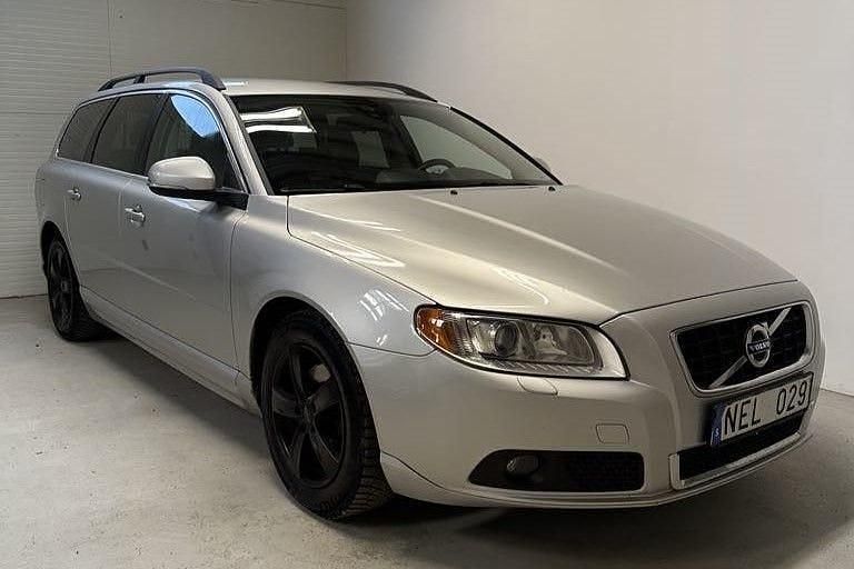 Ljusgrå (grå) Begagnad 2012 Volvo V70 Momentum Kombi | 79 900 kr (Bra pris) - Bild 1/4