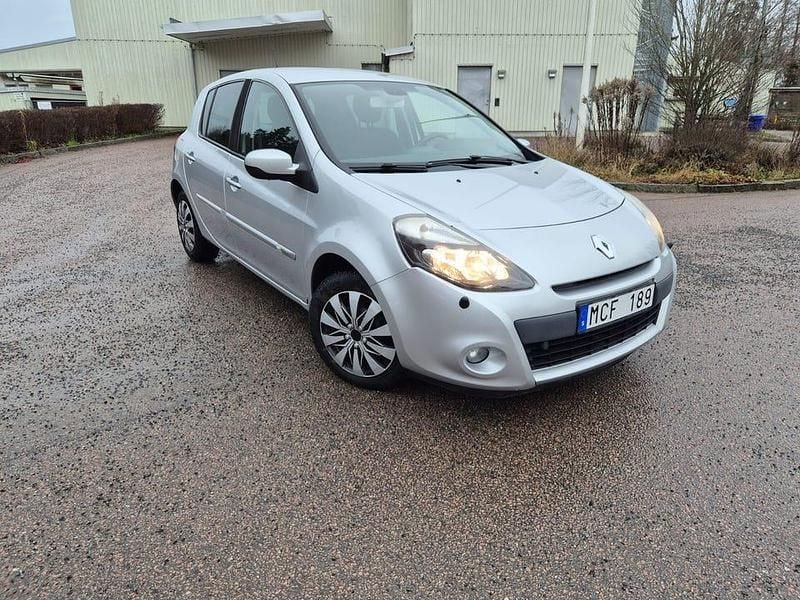 Begagnad 2011 Renault Clio R.S. Halvkombi | 46 000 kr (Marknadspris) - Bild 1/4