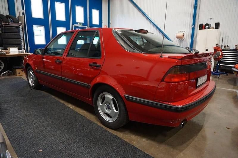 Begagnad Saab 9000 150 HK (110 kW) 1998 Röd Sedan