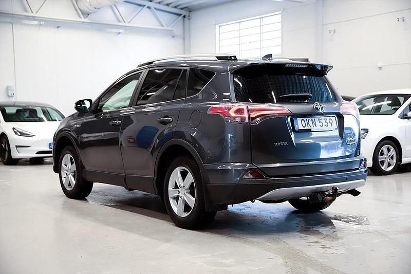 Begagnad Toyota RAV4 Hybrid Active 197 HK (144 kW) 2016 Grå SUV