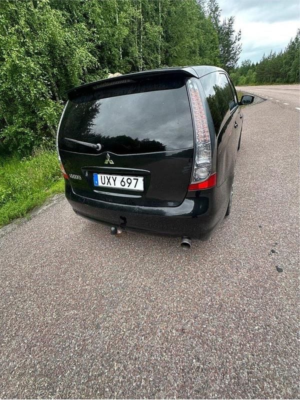 Svart Begagnad 2004 Mitsubishi Grandis Minibuss | 20 000 kr (Bra pris) - Bild 1/4