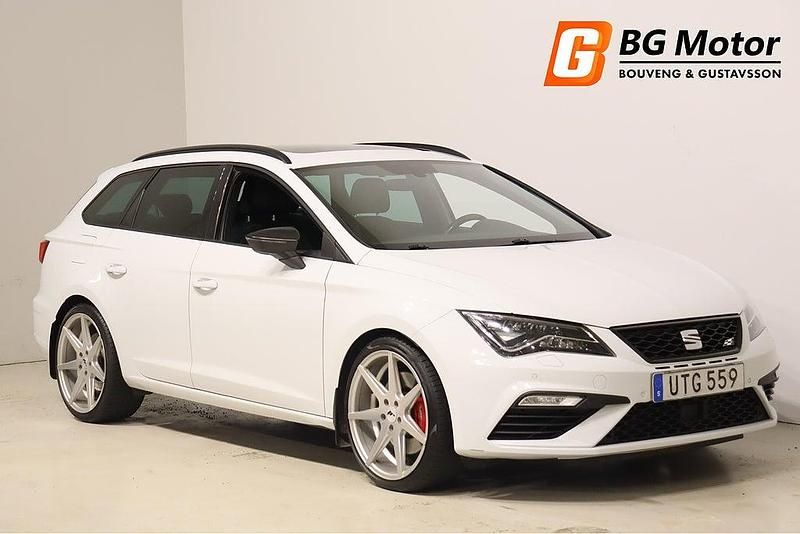 Vit Begagnad 2018 Seat Leon ST 4Drive Kombi | 219 600 kr (Marknadspris) - Bild 1/4
