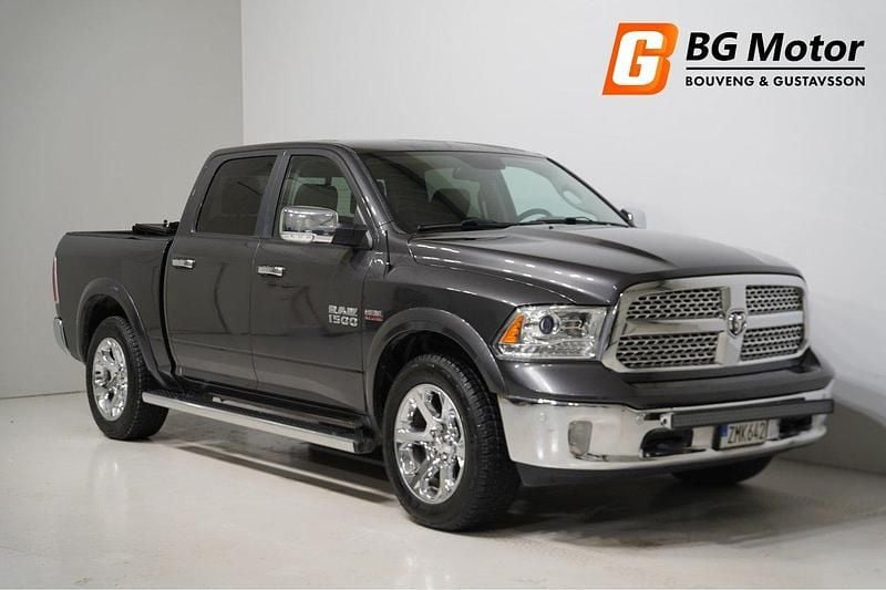 Mörkgrå (grå) Begagnad 2018 Dodge Ram Pickup | 389 600 kr (Marknadspris) - Bild 1/4