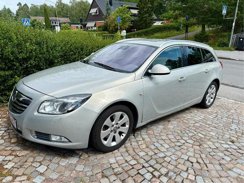 Grå Begagnad 2012 Opel Insignia Edition Kombi | 49 000 kr (Lite dyr) - Bild 1/4