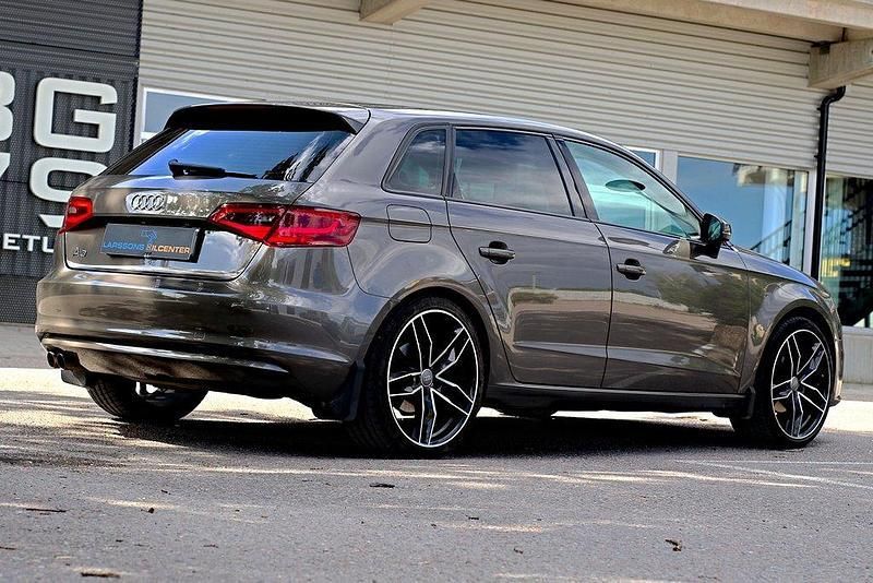 Grå Begagnad 2013 Audi A3 Halvkombi | 149 900 kr (Dyr) - Bild 1/4