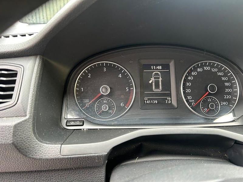 Begagnad VW Caddy 102 HK (75 kW) 2016 Röd Minibuss