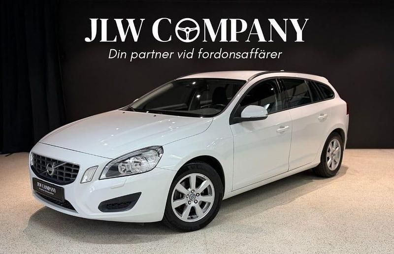 Vit Begagnad 2012 Volvo V60 Kinetic Kombi | 114 900 kr (Marknadspris) - Bild 1/4