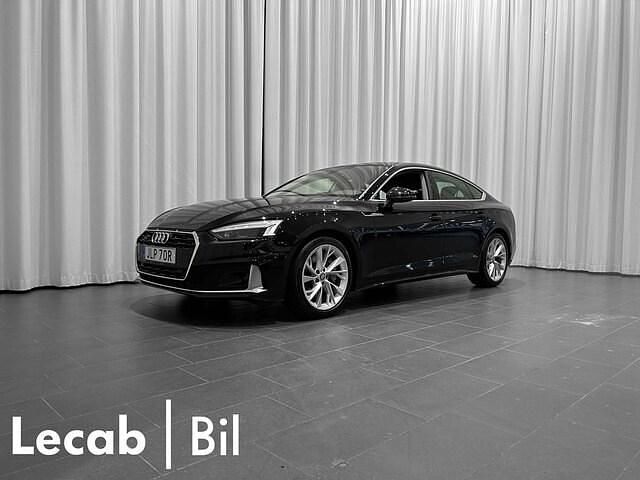 Brilliant black Begagnad 2021 Audi A5 Sportback Proline Halvkombi | 339 500 kr (Marknadspris) - Bild 1/4