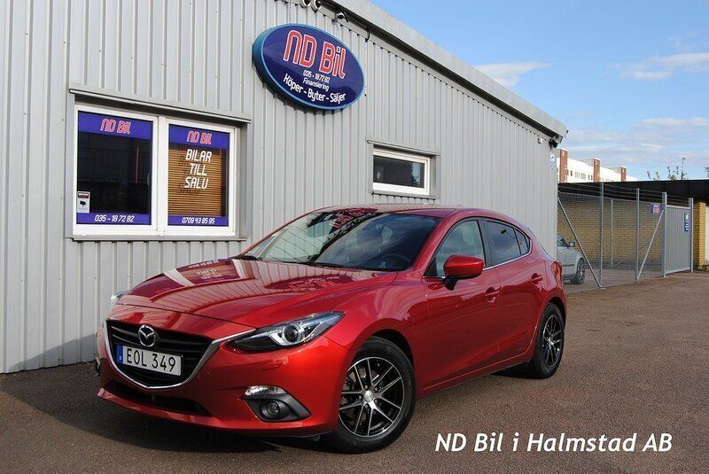 Röd (röd metallic) Begagnad 2014 Mazda 3 Inclusive Halvkombi | 129 000 kr (Bra pris) - Bild 1/4