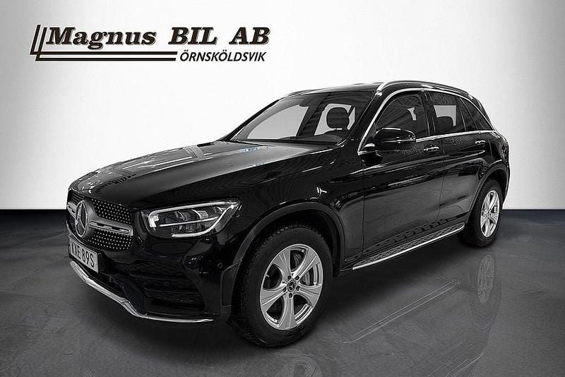 Svart Begagnad 2021 Mercedes GLC300e AMG SUV | 399 900 kr (Marknadspris) - Bild 1/4
