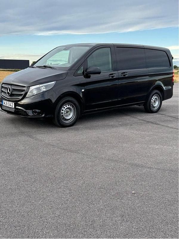 Svart Begagnad 2017 Mercedes Vito Minibuss | 149 900 kr (Bra pris) - Bild 1/4
